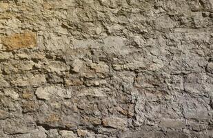 très vieux brique pierre mur de Château ou forteresse de 18e siècle. plein Cadre mur avec obsolète sale et fissuré briques photo