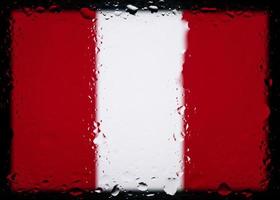 gouttes d'eau sur fond de drapeau du Pérou. faible profondeur de champ. mise au point sélective. tonique. photo