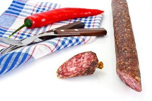 saucisse séchée sur fond clair photo