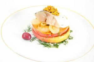 maquereau mariné au sel avec pomme et oignon photo