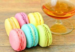 macarons français sucrés et colorés photo