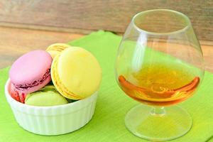 macarons français sucrés et colorés photo