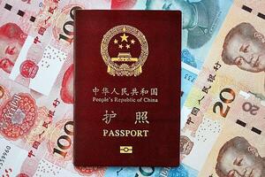 rouge passeport de gens république de Chine et chinois yuan argent factures. prc chinois passeport photo