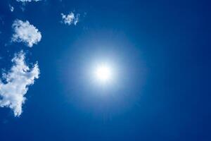 nuage blanc dans le ciel photo