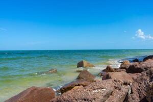 doux vague sur le plage photo