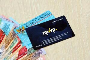 indonésien npwp Nouveau impôt id nombre et ktp identité carte pour contribuables et citoyens photo