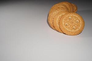 des biscuits isolé sur une blanc tableau. photo