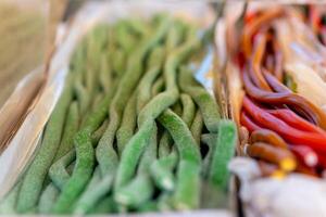 sucré bonbons cordes dans des boites pour vente photo