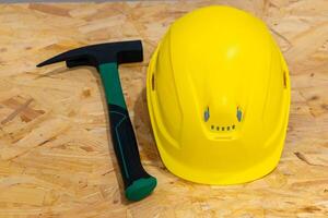 une construction casque avec marteau photo