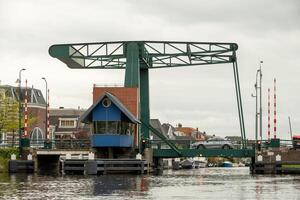 Leyde, Pays-Bas, 25-04-2024, canal dans le historique ville photo