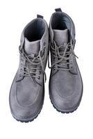 une paire de gris Pour des hommes bottes isolé sur blanc Contexte. photo