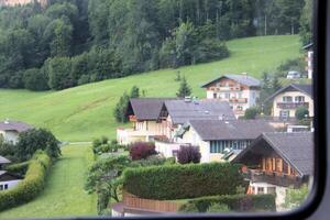 une vue de le autrichien campagne à st gilgen photo