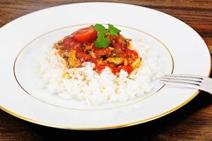 riz au poisson en conserve à la sauce tomate