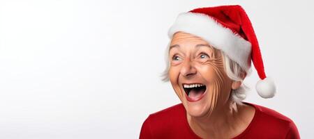 ai généré personnes âgées femme avec Père Noël claus chapeau sur blanc Contexte génératif ai photo