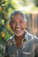 portrait de un personnes âgées magnifique homme photo