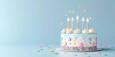 anniversaire gâteau avec bougies sur une plaine Contexte photo