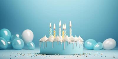 gâteau d'anniversaire avec des bougies photo