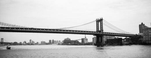 pont de manhattan noir et blanc photo