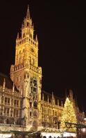 le Noël marché sur le marienplatz dans Munich photo