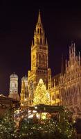 le Noël marché sur le marienplatz dans Munich photo