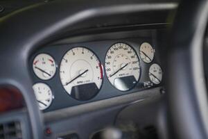 voiture tableau de bord et compteur de vitesse et tachymètre 2 photo