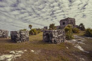 vestiges de petites maisons mayas photo