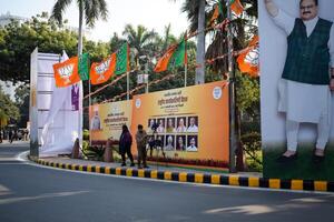 Nouveau Delhi, Inde - février 17 2024 - bharatiya janata fête logo de Indien politique faire la fête, bjp bhartiya Janta fête symbole pendant pm route spectacle dans Delhi, Inde, bjp signe et symbole photo