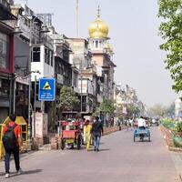 vieux Delhi, Inde, Mars 15, 2024 - non identifié Hommes dans le des rues de vieux Delhi, rue la photographie de Chandni chowk marché de vieux delhi pendant Matin temps, vieux delhi rue la photographie photo