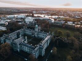 James Mitchell géologie musée dans Galway, Irlande par drone photo