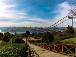 Istanbul vue de otagtepe. fatih sultan mehmet pont vue photo