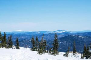 neige couvert hivernal Montagne paysage. photo