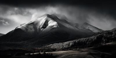 incroyable noir et blanc la photographie de magnifique montagnes et collines avec foncé ciels paysage Contexte vue scène photo