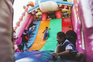 chiang Mai, Thaïlande - janvier 14, 2023 enfants journée Activités dans Thaïlande dans janvier de chaque année comprendre collations, nourriture, dansant, et divers monte. photo