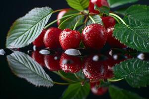 cerises avec feuilles sur une réfléchissant surface, haute contraste image avec spectaculaire éclairage photo