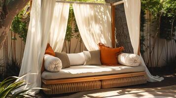 confortable Extérieur cabane avec peluche coussins niché dans une tranquille jardin, idéal pour été relaxation ou Accueil décor inspiration photo