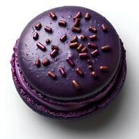 violet macaron isolé sur blanc Contexte avec ombre. savoureux macaron dessert isolé. violet macaron comme casse-croûte photo