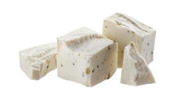grec feta cubes, en dés doux fromage isolé sur blanc Contexte photo