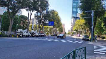 Tokyo, Japon sur octobre 1, 2023. nombreuses gens sont en marchant sur une zèbre traverser. photo