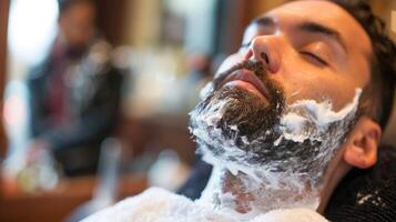 bricoleur ateliers où Hommes pouvez apprendre Comment à correctement se raser ou jeune marié leur faciale cheveux photo