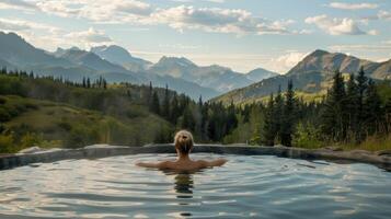 une la personne se détend dans une Naturel chaud baignoire entouré par paisible montagnes prise une Pause de le agitation de du quotidien la vie à une adapté bien-être battre en retraite cette donne la priorité du repos et rajeunissement photo