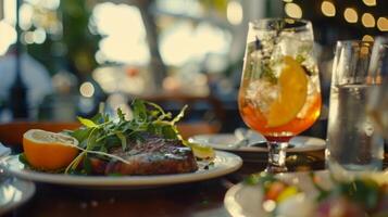 une romantique dîner pour deux à une français bistro avec une mocktail appairage menu cette comprend une classique agrumes et herbe libation à accompagner le filet mignon et une rafraîchissant concombre un photo