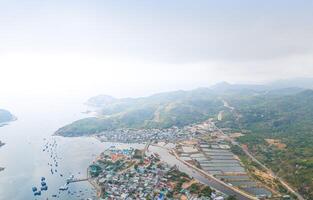 aérien vue de vinh salut baie, nui Chua nationale parc, neuf thuan province, vietnam photo