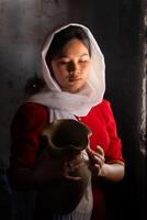 portrait de cham ethnique fille dans bau truc poterie village, phan a sonné ville, neuf thuan province, vietnam photo