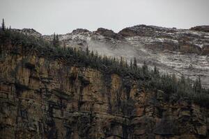 Montagne couper, dans le canadien rocheuses. photo