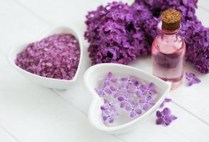 huile essentielle aux fleurs de lilas photo