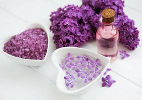 huile essentielle aux fleurs de lilas photo