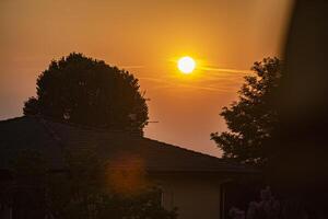 le coucher du soleil Maisons arbre photo