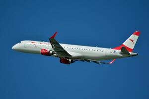 Varsovie Pologne. mai 28, 2018. une passager avion prend de de le piste de chopin aéroport dans varsovie. photo