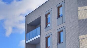 moderne appartement bâtiment dans ensoleillé journée. extérieur, Résidentiel maison façade. Résidentiel zone avec moderne, Nouveau et élégant vivant bloquer de appartements. photo