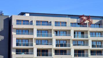 moderne architecture de Urbain Résidentiel appartement bâtiment. appartement bâtiment extérieur, Résidentiel maison façade. photo